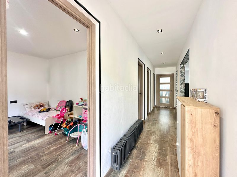 Foto 0bebfbe2-ccd7-4c02-baf4-3cad25c5d609. Chalet casa a 4 vents i 900 m2 de jardí en Sant Pere de Torelló