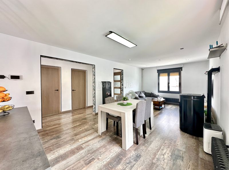 Foto b82c2207-8545-4ce7-b357-f4777f27002d. Chalet casa a 4 vents i 900 m2 de jardí en Sant Pere de Torelló