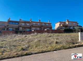 Terreny residencial a Calle enebro 12. Se vende parcela urbana en navahermosa por 16.000 €