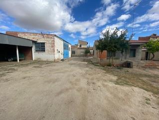Terreny residencial a Sonseca. Se vende solar con naves en sonseca por 95.000 €