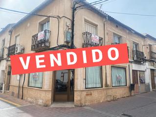 Maison à Sonseca. Se venden 2 locales y 1 casa