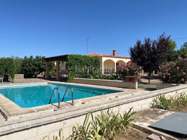 Foto 7220b602-8597-4036-9481-5b4c323a090d. Masia amb xemeneia calefacció aparcament piscina a Sonseca