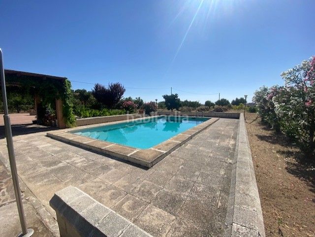 Foto 908178e0-cc9d-4d99-a517-3e7a6d9dc661. Masia amb xemeneia calefacció aparcament piscina a Sonseca