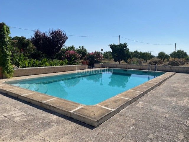 Foto c2e86d87-3e1f-4f9d-bdbe-7df2e3b78c9b. Masia amb xemeneia calefacció aparcament piscina a Sonseca