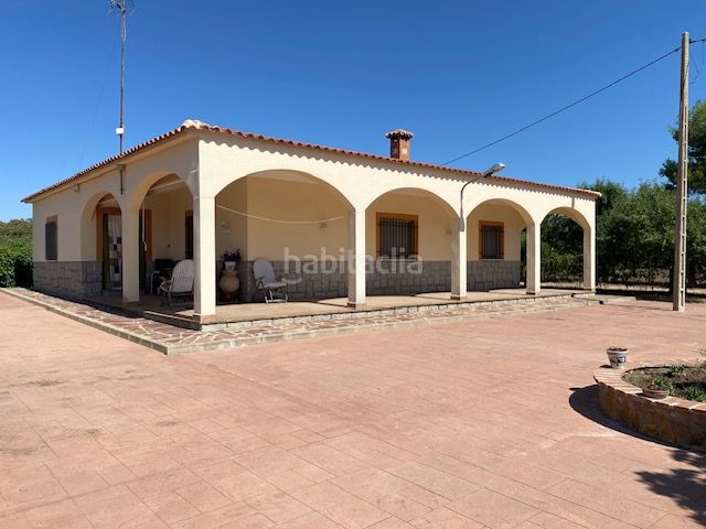 Foto f3f1b8ef-b4ba-4490-b897-d7bd0a983f05. Masia amb xemeneia calefacció aparcament piscina a Sonseca