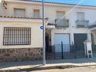 Casa adossada a Sonseca. Se vende chalet en sonseca