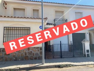 Casa adossada en Sonseca. Se vende chalet en sonseca