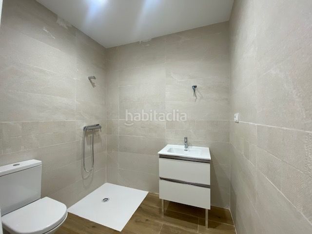 Foto 63cdb422-7da8-4acd-8f41-e2c311563e05. Casa aparellada a Mazarambroz