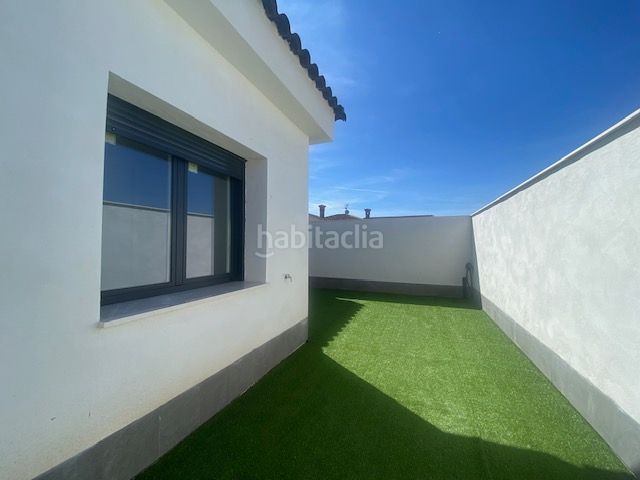 Foto 79dd8f5f-f950-4538-95b0-cc0ac6bf820c. Casa aparellada a Mazarambroz