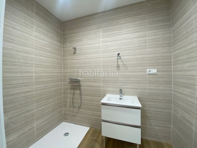Foto 80717a6d-3953-4a51-81e5-c72aab161d76. Casa aparellada a Mazarambroz