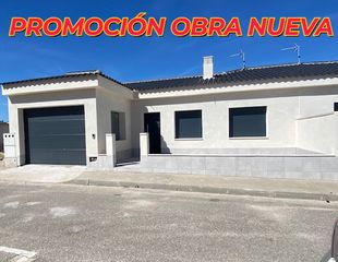 Casa aparellada a Mazarambroz. Chalet nuevo