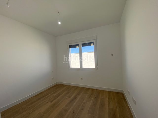 Foto e2116b9b-a504-4bd7-af98-452ab48cf936. Casa aparellada a Mazarambroz