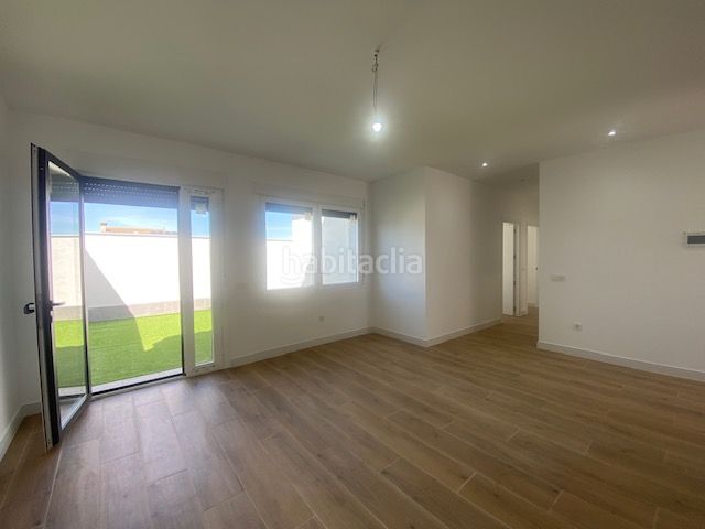 Foto f6282fff-2a25-48bf-b929-276d59d296da. Casa aparellada a Mazarambroz