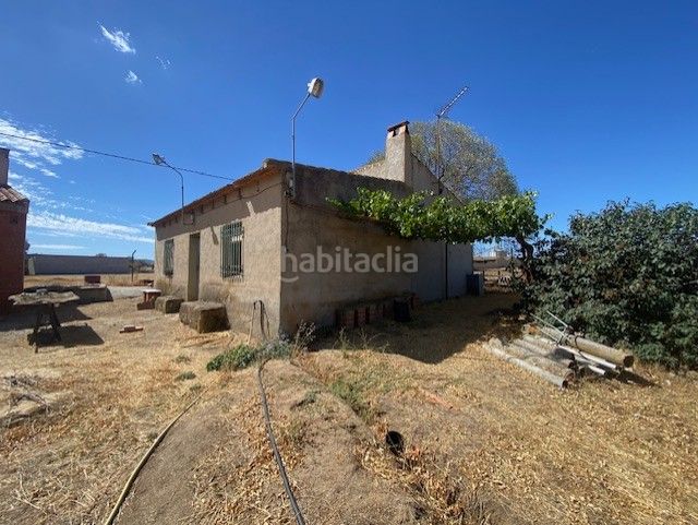 Foto 0e58ba8d-9ab7-46ce-b11d-57b9e7c509b2. Masia amb xemeneia a Sonseca