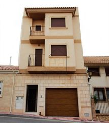 Casa adosada en San Miguel de Salinas. Casa adosada con 3 habitaciones con parking