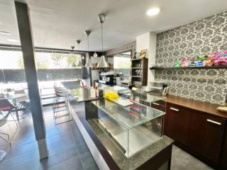Local Comercial a Sant Vicenç dels Horts. Con mobiliario de cafetería incluido en el precio