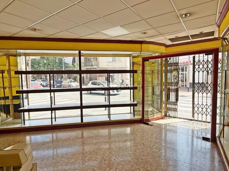 Foto 354b79ea-3549-402b-a338-054f2c6f70ab. Alquiler local comercial **local en alquiler en calle jacint verdaguer - oportunidad única** en Sant Vicenç dels Horts