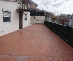 Reihenhaus in Sant Vicenç dels Horts. ¡ideal para 2 familias!