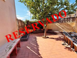 Erdgeschoss in Sant Vicenç dels Horts. Viven en un piso con la comodidades de una casa