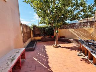 Rez-de-chaussée à Sant Vicenç dels Horts. Viven en un piso con la comodidades de una casa