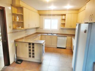 Chalet en Sant Vicenç dels Horts. Casa independiente en venta - espacio y comodidad en un entorno