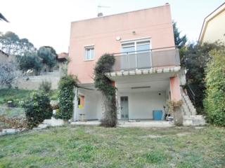 Xalet a Sant Vicenç dels Horts. Casa independiente en venta - espacio y comodidad en un entorno