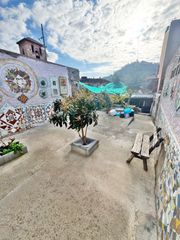 Mas à Cervelló. Casa de pueblo con local comercial en venta