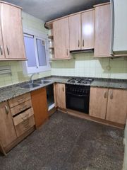 Piso en Barri Antic. Piso en plaça de la unitat caso antiguo barberà del valles