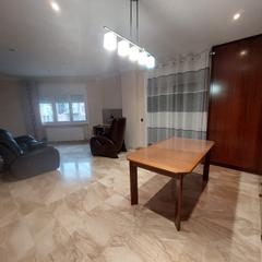 Casa adossada a Creu de Barberà. Casa en venta ideal 2 familias calle església romànica sabadell