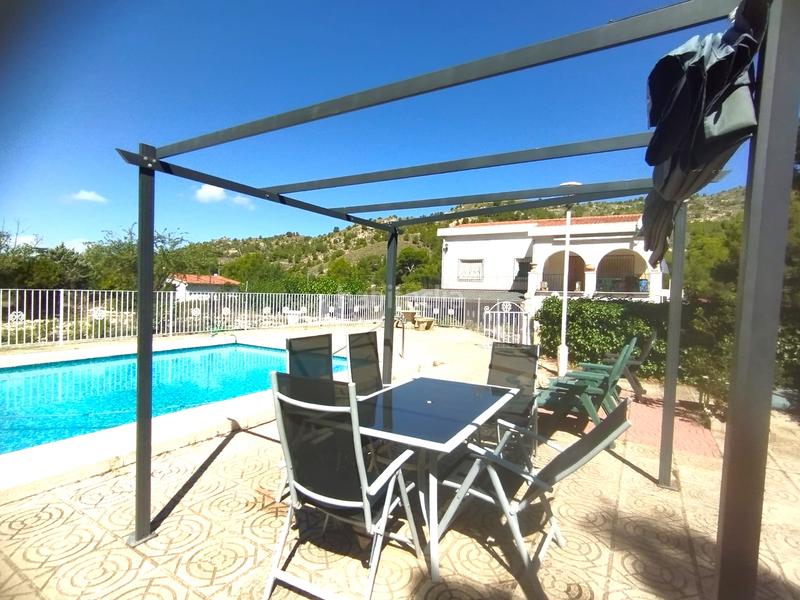 Foto 55cf5f13-120b-4c78-8b54-3d4dceb9f94e. Chalet  partida caprala con piscina en Petrer