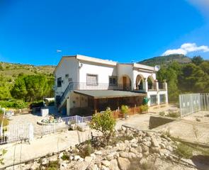 Xalet a Petrer. Chalet partida caprala con piscina