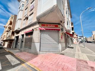 Lloguer Local Comercial a Petrer. Local comercial esquinero