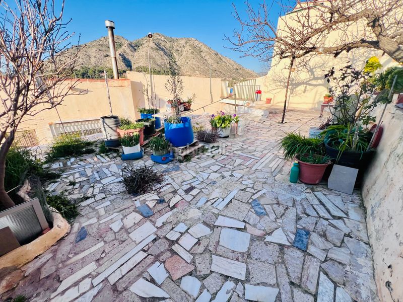 Foto eabf21d3-340c-4e3b-9303-9dcc3118229c. Casa amb xemeneia a Petrer