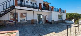 Location Local commercial à Sant Fost de Campsentelles. Se alquilar amplio local con terraza en sant fost