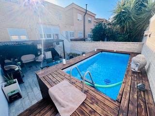 Casa en Petrer. Magnifica casa con terraza y piscina