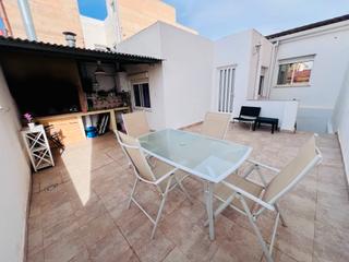 Maison jumelée à Petrer. Magnifica casa con terraza y garaje en petrer