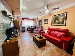 Pis a Petrer. Piso en el campet con parking