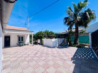 Masía en Petrer. Espectacular casa de campo con piscina y amplia parcela