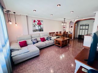 Flat in Petrer. Piso en el campet con parking y trastero