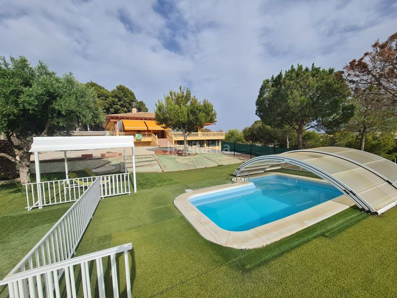 Foto 04bfedeb-c7fb-44c5-b1a9-028a2d8808ee. Xalet amb piscina a Petrer