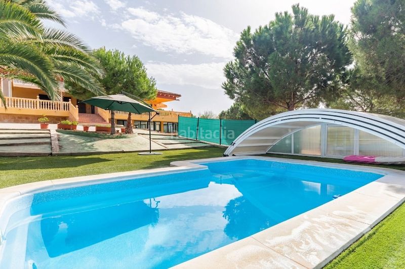 Foto c64fc9a4-c603-4840-b3fb-6e8d3a3fc812. Xalet amb piscina a Petrer