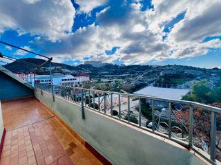Attique à Petrer. Atico con terraza y excelentes vistas a la montaña