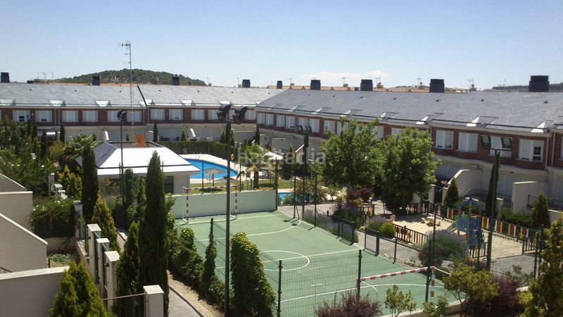 Foto 19641bc5-7341-4db2-affb-eab7c32de919. Casa adossada amb calefacció aparcament piscina a Valdemoro