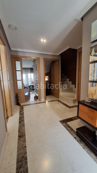 Foto 686a2f5f-b989-4b26-907f-99cbd679b6a3. Casa adossada amb calefacció aparcament piscina a Valdemoro
