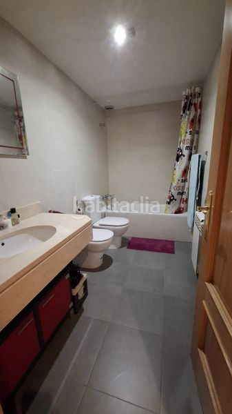 Foto e63271cf-7a7d-40ce-b16d-167409e117ab. Casa adossada amb calefacció aparcament piscina a Valdemoro