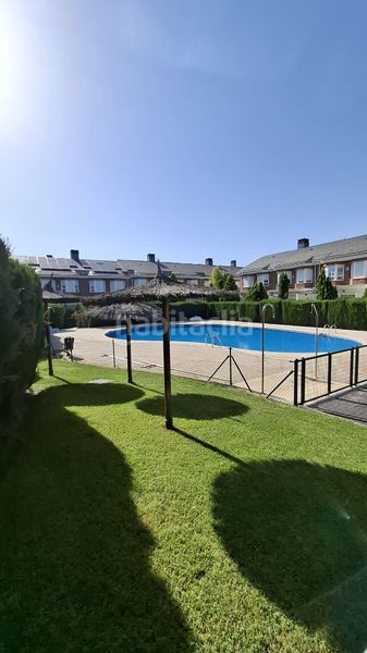 Foto eedb766a-94f8-4689-8f68-91711fd70e97. Casa adossada amb calefacció aparcament piscina a Valdemoro