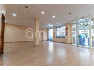 Rent Business premise in Centre. Local comercial en venta en centre
