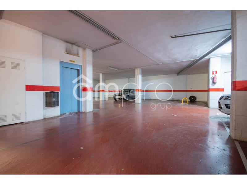 Foto c155c5b9-bc07-4244-af04-97ff10323d5c. Parking voiture dans Centre Torredembarra