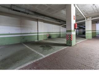 Autoparkplatz in Centre. Plaza de garaje en el centro