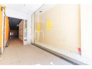 Business premise in Centre. Local en la calle principal